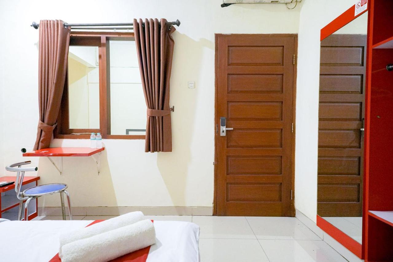 Hotel Reddoorz At Buah Batu 5 Bandung Exterior foto