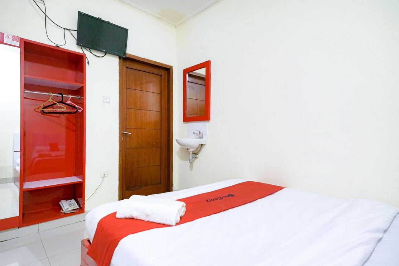 Hotel Reddoorz At Buah Batu 5 Bandung Exterior foto