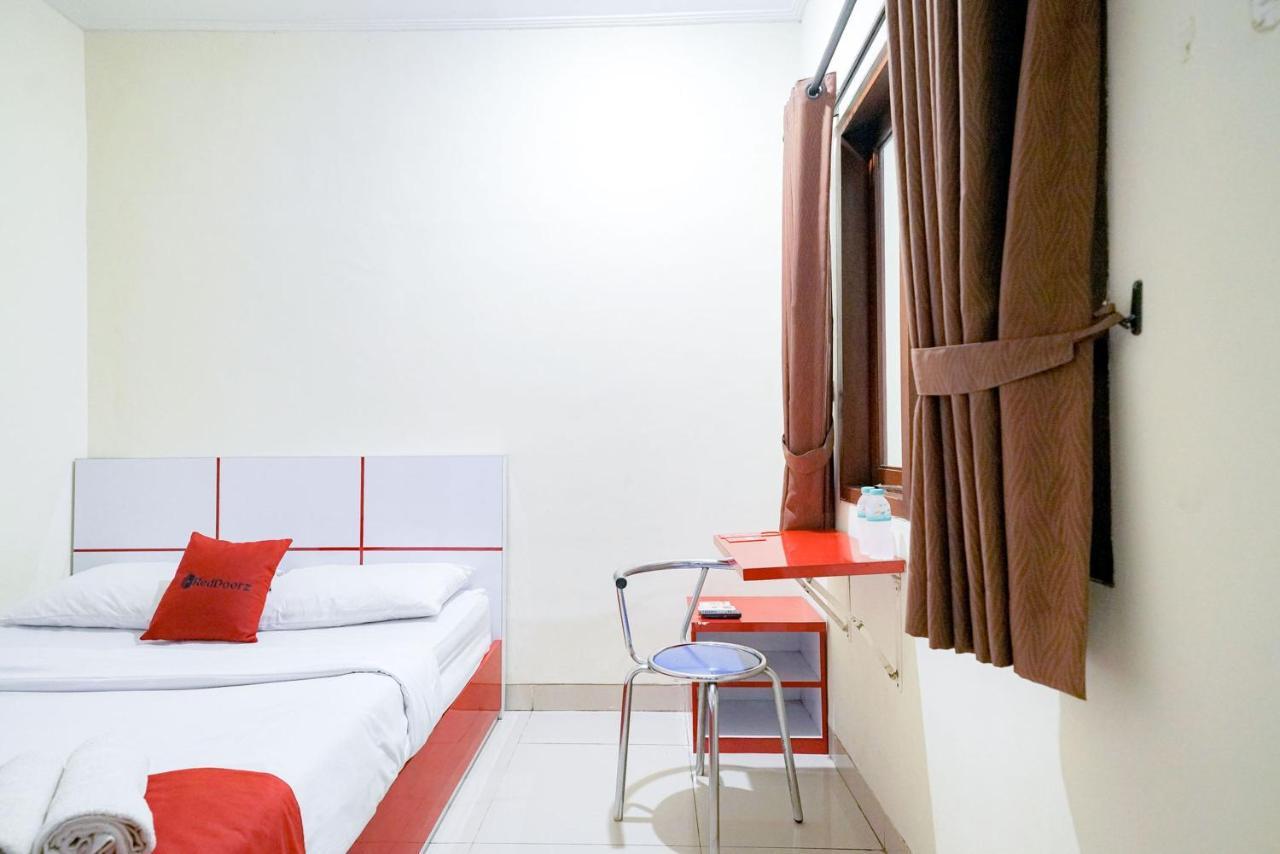 Hotel Reddoorz At Buah Batu 5 Bandung Exterior foto